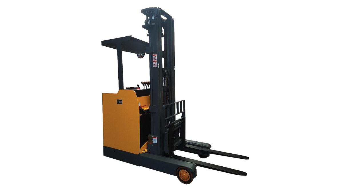 Xe Nâng Điện Đứng Lái Hay Ngồi Lái? Cách Chọn Theo Mặt Bằng Kho